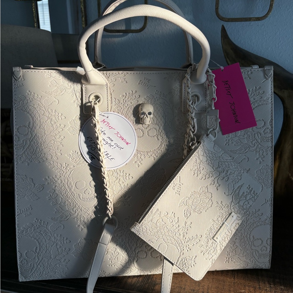 Betsey Johnson Skull Tote - Off White “Chalk”